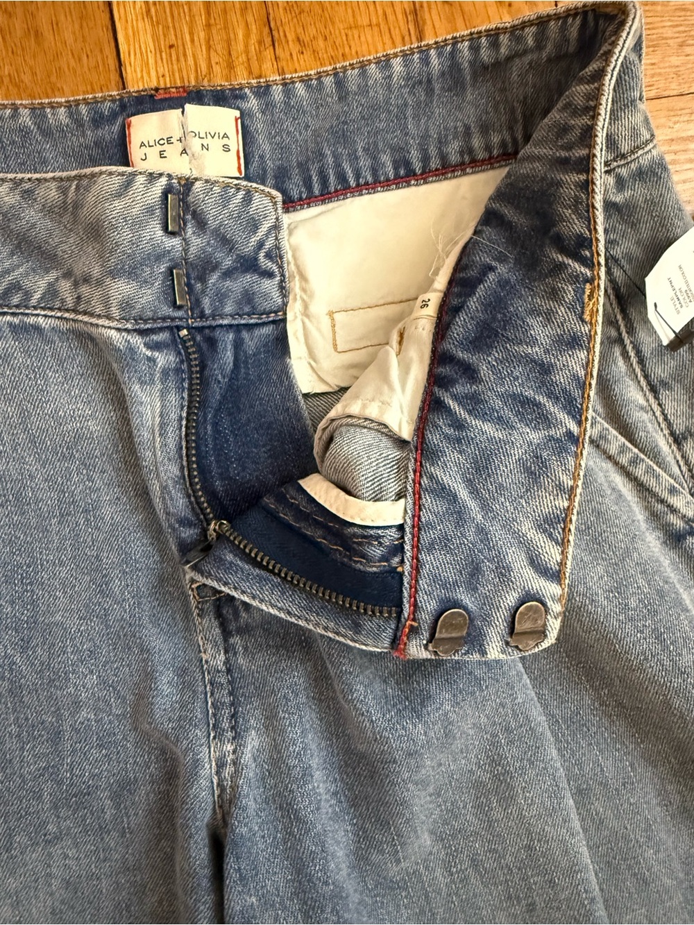 Alice and Olivia
Eric Low Rise Wide Leg Jeans in Sadie Light Vintage Blue - Picture 11 of 14